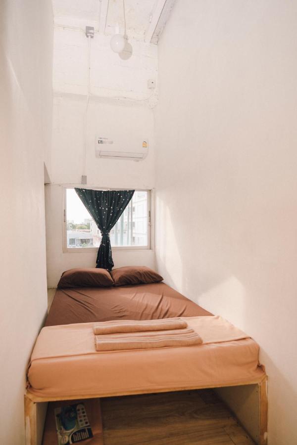 Liberta Hostel Bangkok Exterior photo