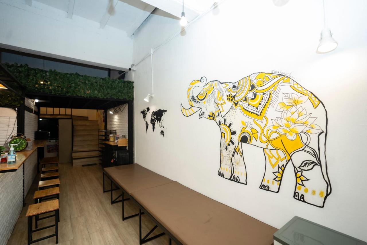Liberta Hostel Bangkok Exterior photo